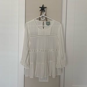 Anthropologie Maeve bell sleeve ivory lace flowy blouse. 100%Rayon. Size Medium